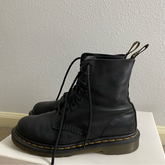 DR. MARTENS 1460 Pascal Virginia Leather Womens Boots size 6. In Good condition - Picture 6 of 15